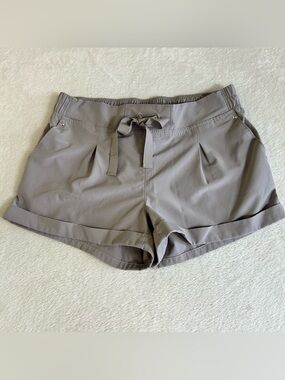MPG Women's Shorts Large Gray Drawstring Pockets Pleated Cuffed Lightweight